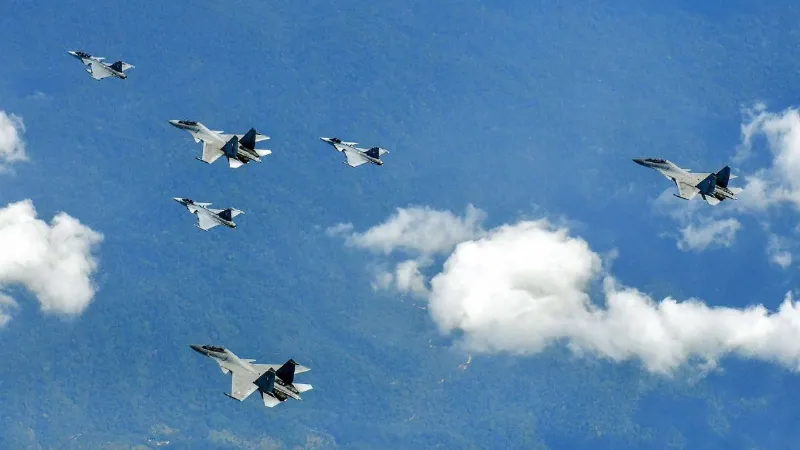 पाकिस्तान बॉर्डर पर गरजेंगे सुखोई, राफेल समेत कई फाइटर जेट्स, आसमान में ताकत दिखाएगी भारतीय वायुसेना