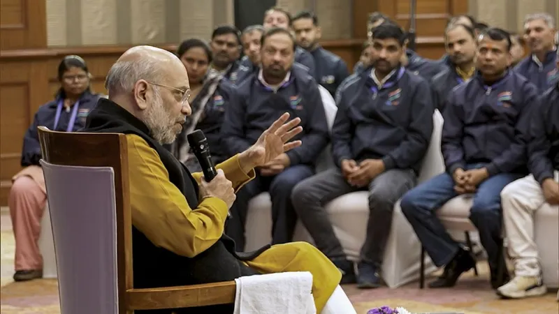 कैब ड्राइवरों को अमित शाह ने क्यों सुनाई सोने का अंडा देने वाली मुर्गी की कहानी? कहा- आप ही मालिक हैं