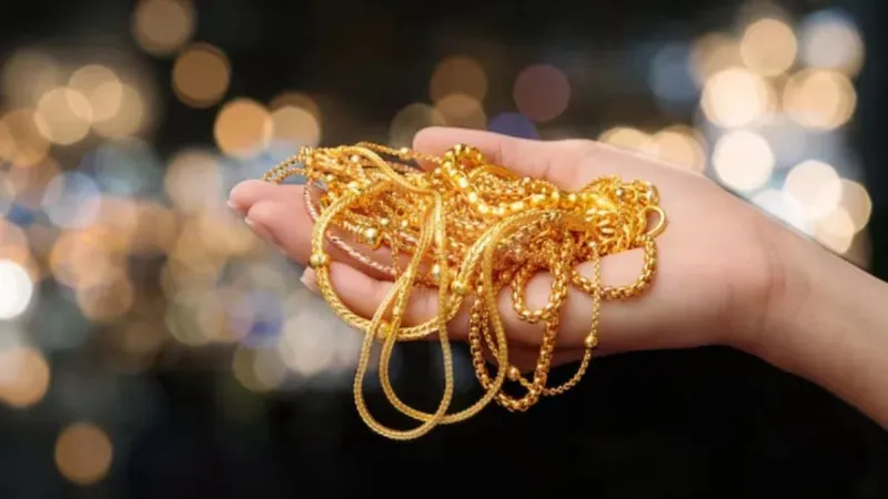 Effect of US-Iran war huge jump in the price of gold increase possible up to ₹ 23,000 in the