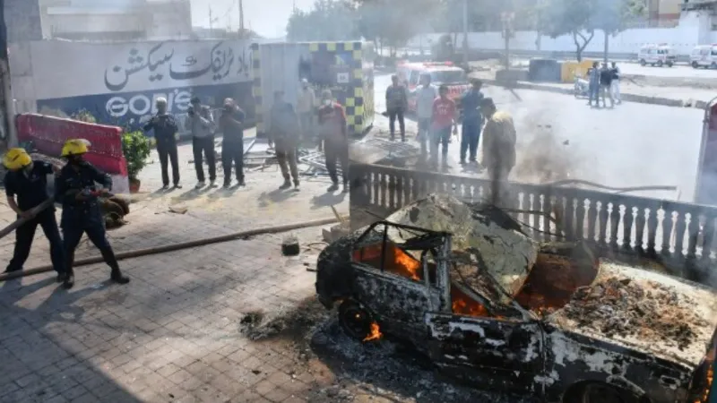 खामेनेई के लिए कराची में चल रहा था प्रदर्शन, US सैनिकों ने 22 लोगों को मारी गोली, क्या करेंगे मुनीर?