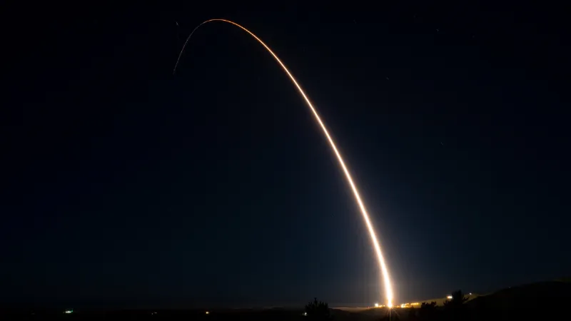 ईरान की बढ़ेगी चिंता! अमेरिका ने अबतक के सबसे विनाशकारी मिसाइल का किया परीक्षण, जानें खासियत