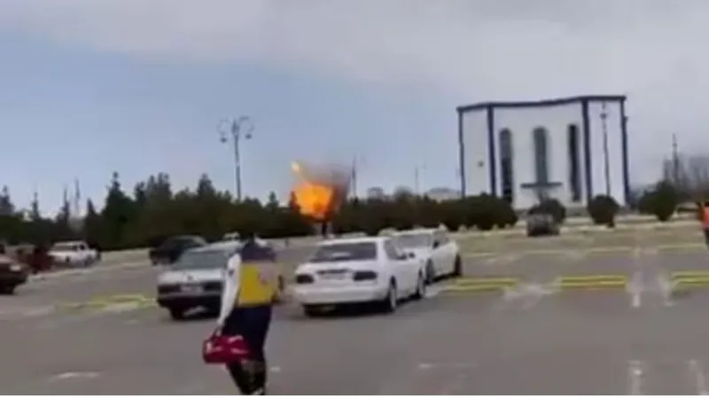 ईरान के खोला जंग का एक और मोर्चा, पाकिस्तान के 'दोस्त' पर किया ड्रोन अटैक, एयरपोर्ट को बनाया निशाना