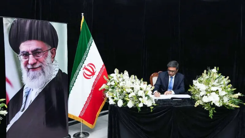भारत ने खामेनेई की मौत पर जताया शोक, विक्रम मिस्री ने कंडोलेंस रजिस्टर पर किए हस्ताक्षर