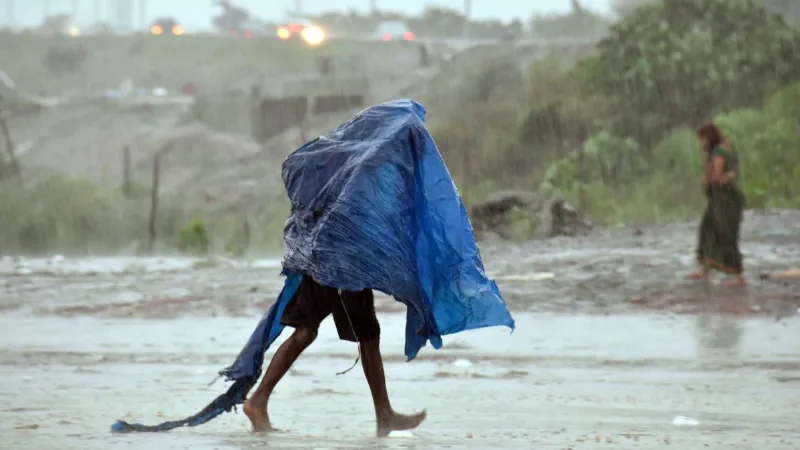 बिहार के कई जिलों में बदलेगा मौसम, 30-40 किमी/घंटा की तेज हवा और वज्रपात का अलर्ट