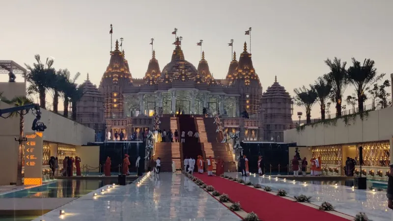 मिडिल ईस्ट में भड़की जंग के कारण इस हिंदू मंदिर को किया गया बंद, अबू धाबी में स्थित है ये सबसे बड़ा टेंपल