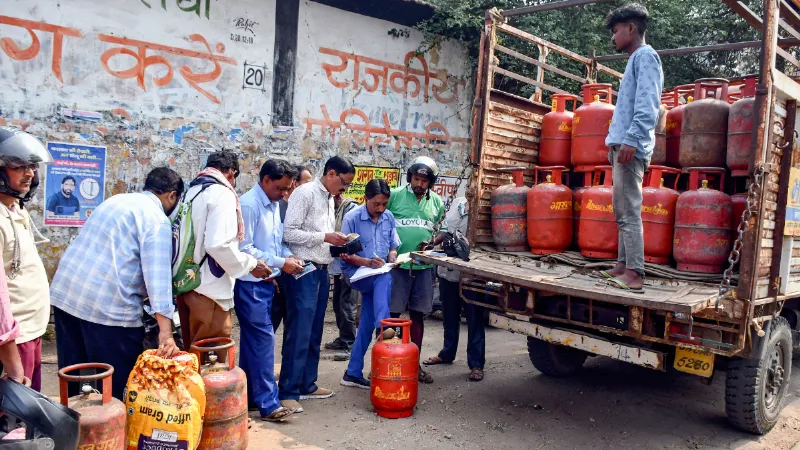 गैस सिलेंडर बुकिंग को लेकर सरकार का बड़ा फैसला, अब इतने दिन बाद ही होगी नई बुकिंग