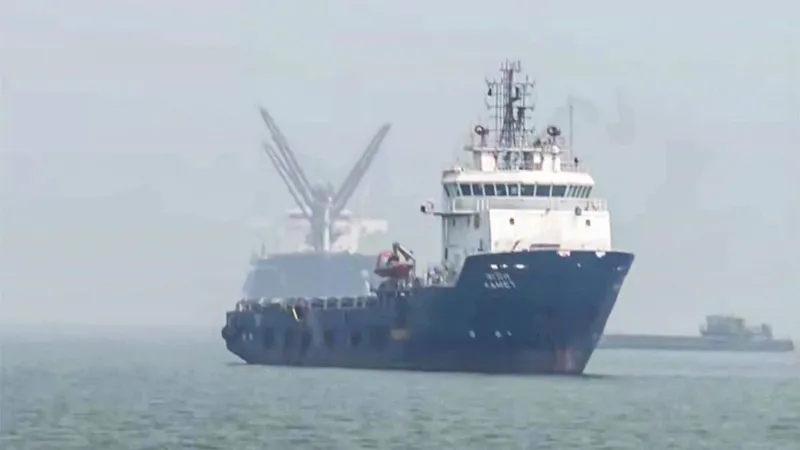 सिर्फ 33 किमी चौड़ा, तंग रूट... Strait Of Hormuz में कैसे मैनेज होता है ट्रैफिक? यहां जानें सबकुछ