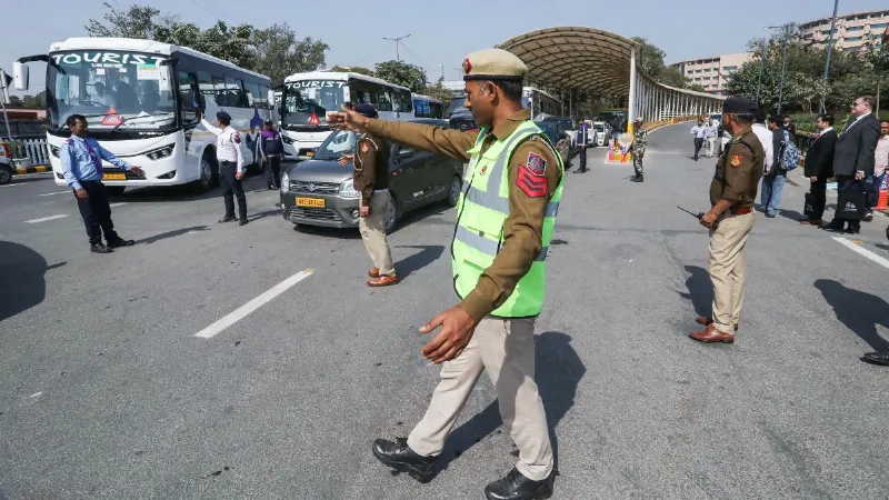 Delhiites get relief from jam during Navratri preparation of police handle traffic around temples