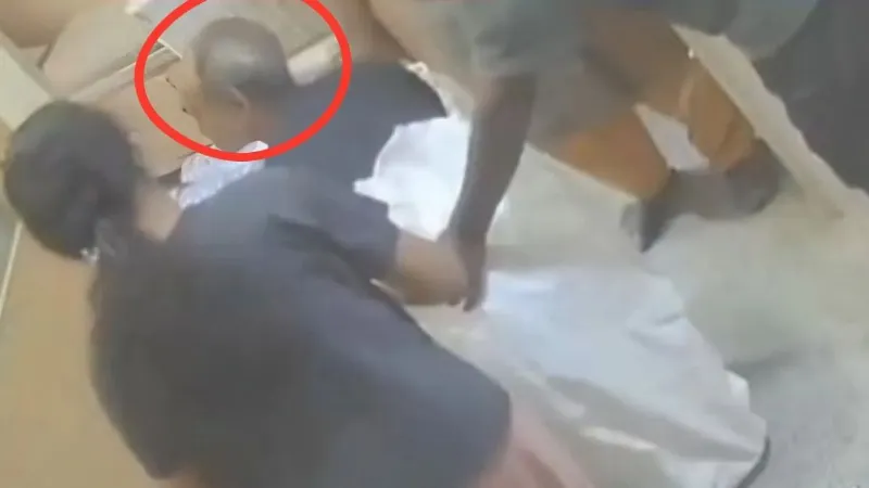 बुजुर्ग पिता को बोरे में भरकर कूरियर ऑफिस पहुंची बेटी, पकड़े जाने पर बताई ऐसी बात, जानकर पकड़ लेंगे माथा