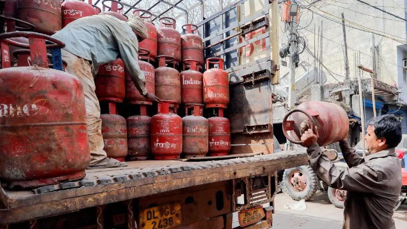 गैस सिलेंडर की टेंशन खत्म! इन ऐप्स से बुकिंग पर मिल रहा जबरदस्त कैशबैक, जानें कैसे मिलेगा फायदा