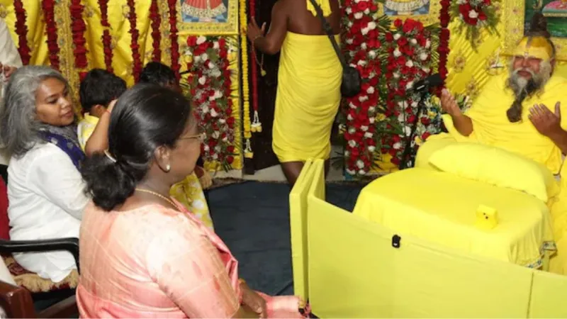राष्ट्रपति द्रौपदी मुर्मू ने प्रेमानंद महाराज से की मुलाकात, दी जन्मदिन की शुभकामनाएं, क्या हुई बात?