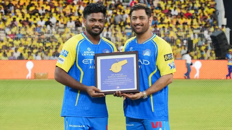 क्रिकेट मैदान में फिर उतरे एमएस धोनी और सुरेश रैना, संजू सैमसन को दिया गया खास सम्मान; देखें VIDEO