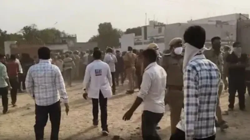 Prayagraj Phaphamau Chandapur cold storage collapse 4 people died