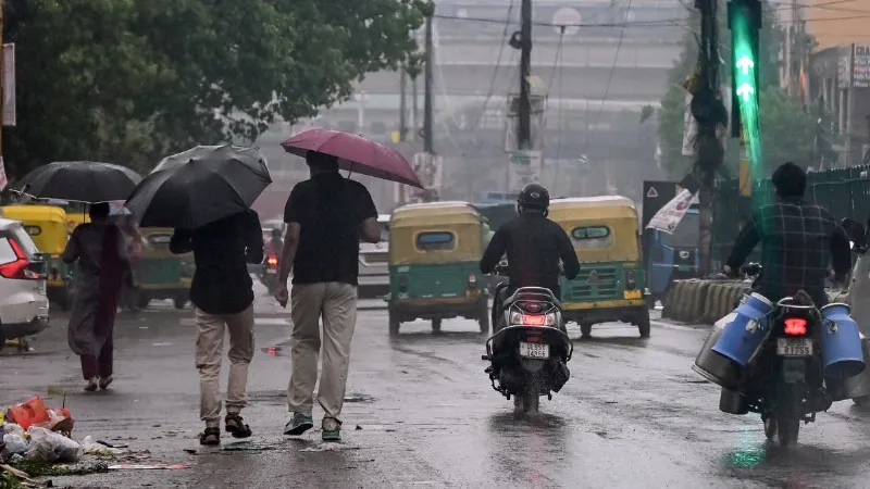 दिल्ली में अगले 48 घंटों में बारिश, पहाड़ों पर बर्फबारी, जानें पंजाब-राजस्थान सहित अन्य राज्यों का हाल