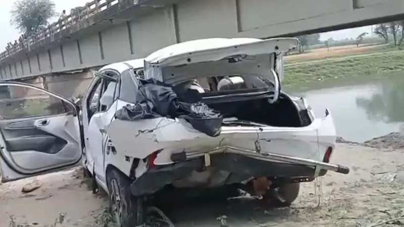 Bihar Horrific road accident in Madhepura car breaks bridge railing and falls into river three dead