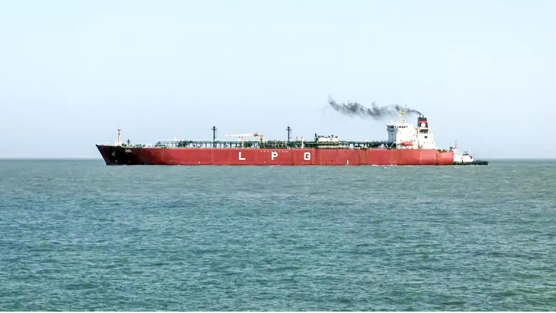 होर्मुज स्ट्रेट पर फिर दिखी भारत की ताकत, दो एलपीजी टैंकर सुरक्षित भारत की ओर रवाना