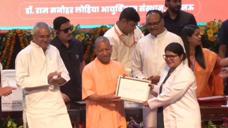 UP: सीएम योगी ने 665 नर्सिंग अधिकारियों को दिए नियुक्ति पत्र, कहा- प्रदेश की प्रति व्यक्ति आय तीन गुना बढ़ी