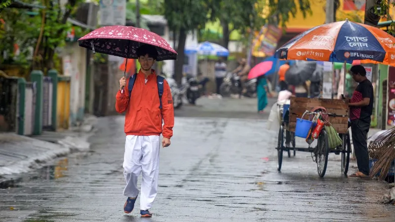 Weather Alert: फिर बदलने वाला है मौसम का मिजाज, दिल्ली-यूपी समेत 17 राज्यों में बारिश-आंधी का अलर्ट