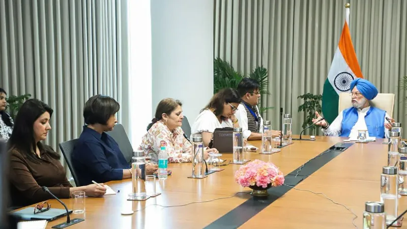 'देश में पेट्रोल-डीजल और LPG की कमी नहीं', पेट्रोलियम मंत्रालय ने दिया अपडेट, राज्यों को दिए निर्देश