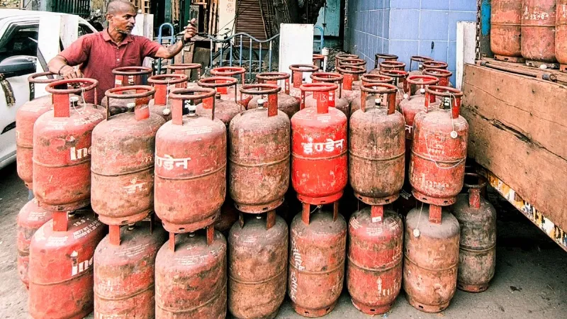 LPG सिलेंडर के नाम पर वसूली जा रही मोटी रकम? यहां करें शिकायत, तुरंत होगी कार्रवाई