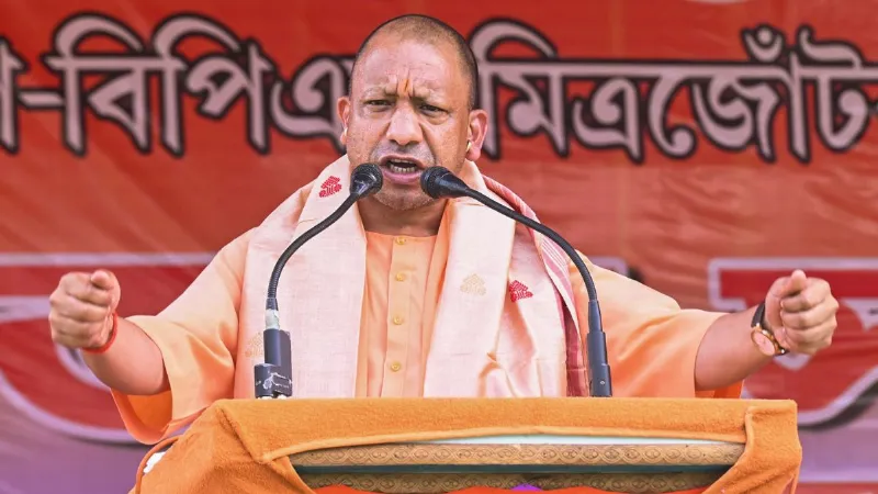 असम में दहाड़े सीएम योगी; विपक्ष पर जमकर बोला हमला, कहा - नहीं पनपने देंगे लव-लैंड जिहाद