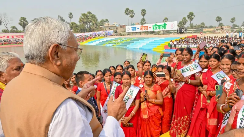 Bihar: जीविका दीदियों के लिए खुशखबरी, इस दिन तक मिलेंगे 20-20 हजार रुपये; सीधे खाते में पैसे होंगे ट्रांसफर
