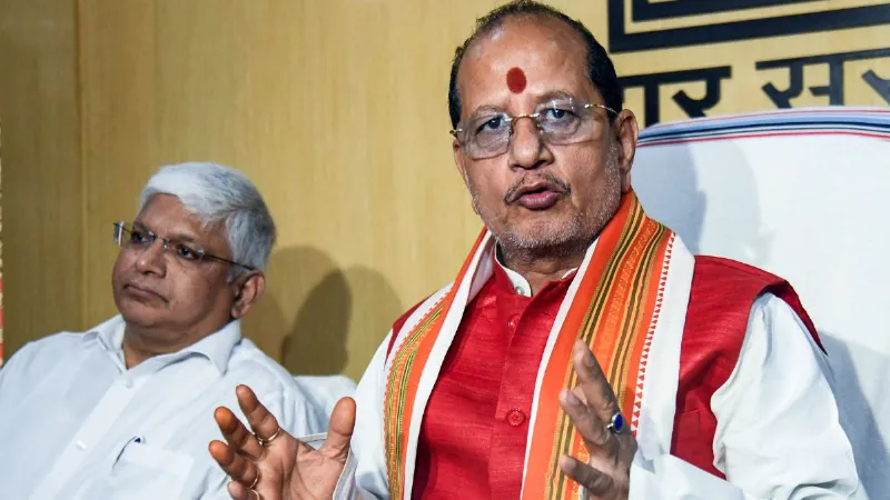 Bihar: जमीन माफियाओं की अब खैर नहीं! विजय सिन्हा ने कार्रवाई के दिए सख्त आदेश, तुरंत होगा एक्शन