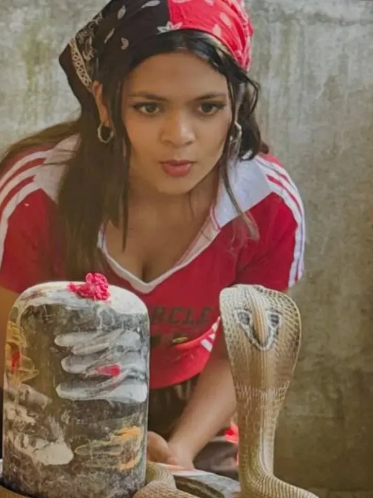 21 साल की उम्र, 3000 से ज्यादा सांप... मौत को खेल समझती है ये एक्ट्रेस, जानें कौन है साहिबा