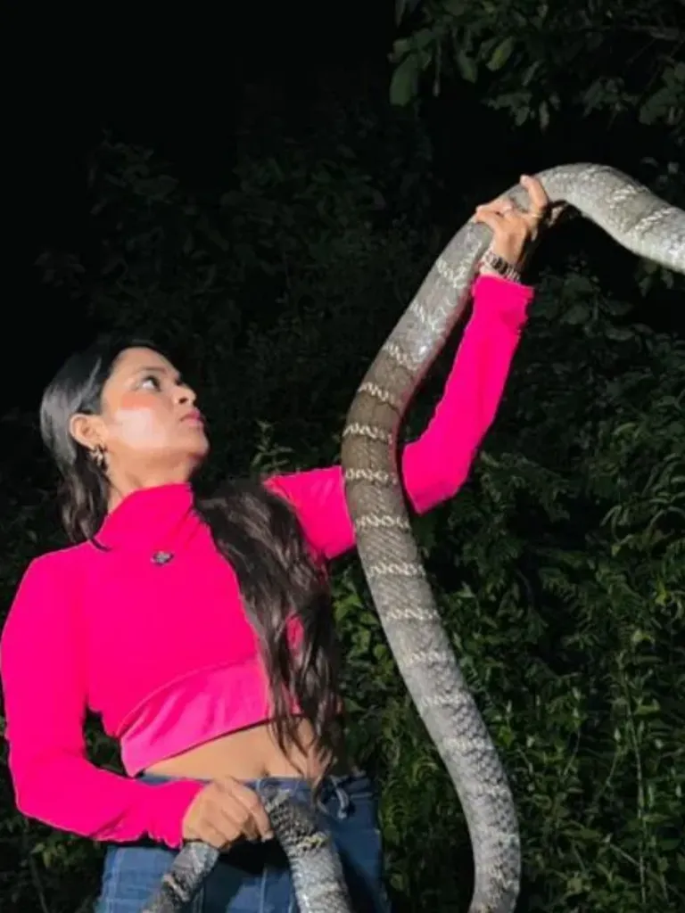 21 साल की उम्र, 3000 से ज्यादा सांप... मौत को खेल समझती है ये एक्ट्रेस, जानें कौन है साहिबा