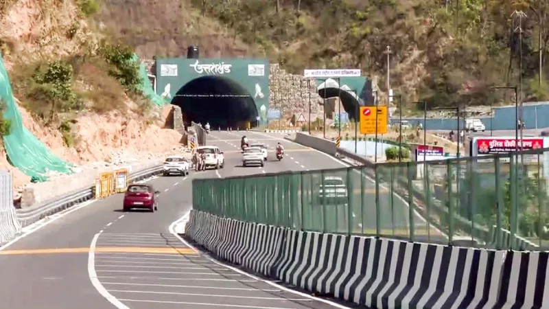 Delhi-Dehradun Expressway: सिर्फ ढाई घंटे मे पूरा होगा सफर, जान लें ये नियम, नहीं तो कटेगा भारी चालान