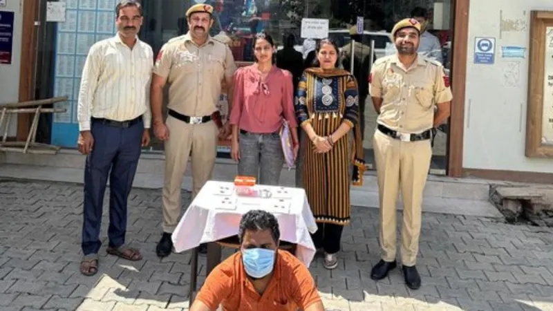 दिल्ली में सामने आया "लव स्कैम", महिलाओं को फंसाने के लिए शख्स करता था ये काम; पूरी कहानी जान चौंक जाएंगे आप!