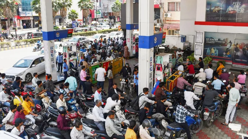 दिल्ली में लागू हुआ 'No PUC, No Fuel' नियम, अब बिना सर्टिफिकेट नहीं मिलेगा पेट्रोल-डीजल और CNG