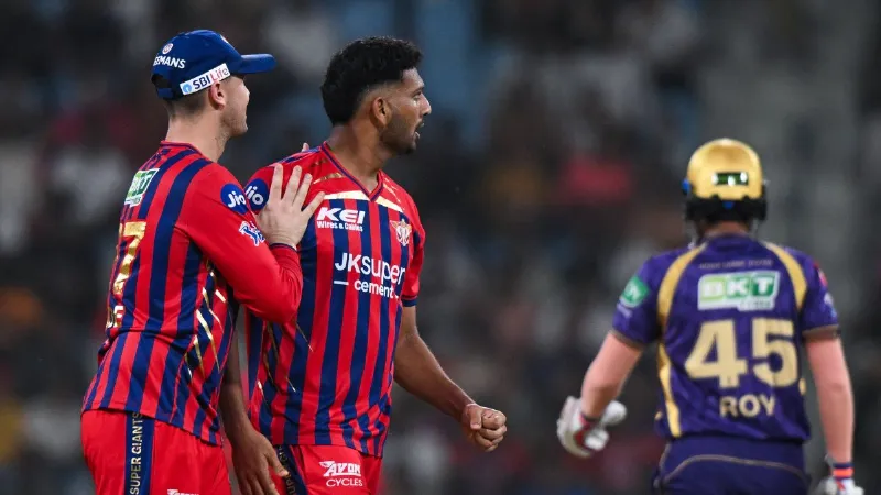 IPL 2026: लखनऊ के तेज गेंदबाज ने बल्लेबाजों पर बरपाया कहर, KKR के 5 बल्लेबाजों को भेजा पवेलियन