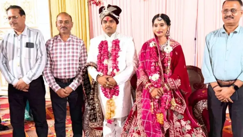 जेल की दीवारों के बीच पनपा प्यार, उम्रकैद की सजा काट रहे कैदी को दिल दे बैठी जेलर, रिहाई के बाद रचाई शादी