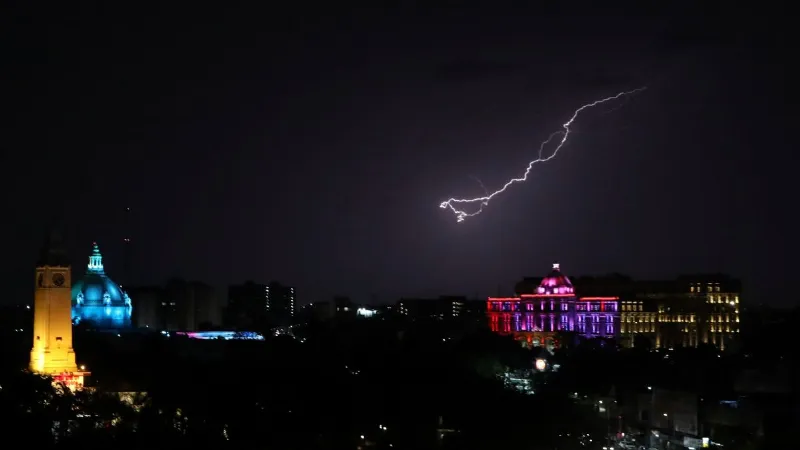 Weather Update: 12 राज्यों में आंधी-बारिश का अलर्ट, बिजली गिरने और तूफान की संभावना, IMD ने दी चेतावनी