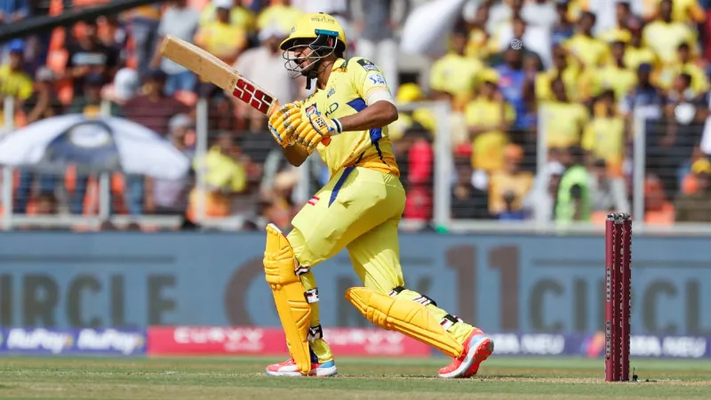 छक्कों की बारिश से गूंजा मैदान, CSK बल्लेबाज उर्विल पटेल ने रचा इतिहास; बस इतने गेंदों में जड़ा अर्धशतक
