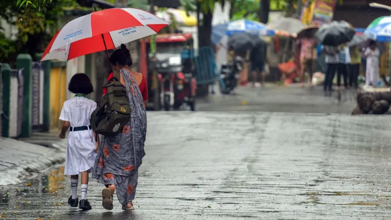 दिल्ली-NCR में बदला मौसम का मिजाज, तेज बारिश और ओलावृष्टि से मिली राहत; कई इलाकों में अलर्ट जारी