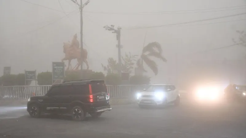 UP Weather: तेज आंधी-बारिश बनी आफत, प्रदेश में कई लोगों की मौत; कई जिलों में बिजली सप्लाई ठप