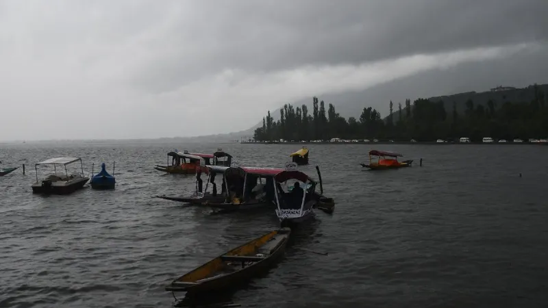 Weather Update: अगले 12 घंटे में 15 राज्यों में होगी भारी बारिश, आंधी-तूफान की भी चेतावनी, IMD अलर्ट