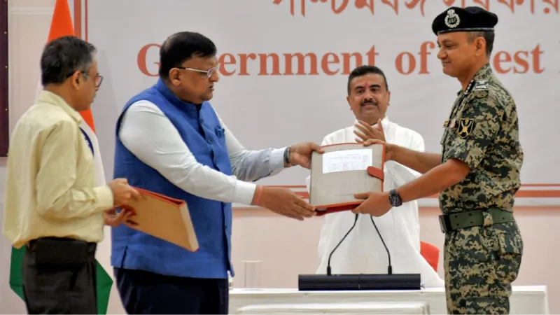 पश्चिम बंगाल में घुसपैठियों पर सख्त एक्शन, शुभेंदु सरकार ने CAA लागू कर शुरू की डिपोर्ट प्रक्रिया