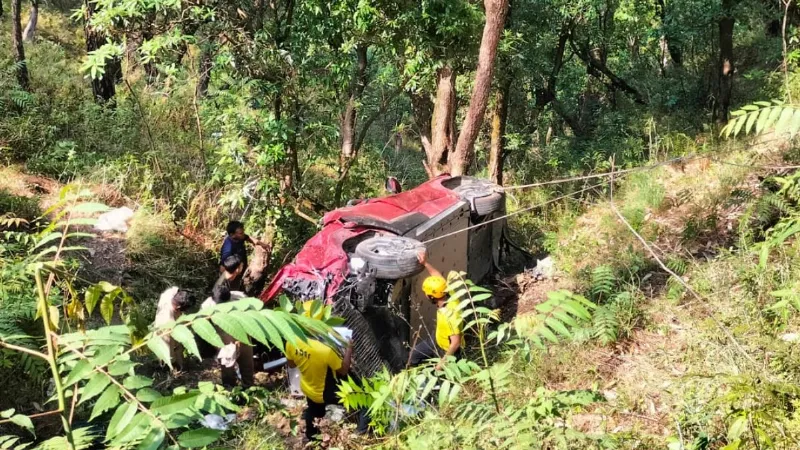 उत्तराखंड के नैनीताल में दिल दहलाने वाला हादसा, खाई में कार गिरने से पांच लोगों की दर्दनाक मौत