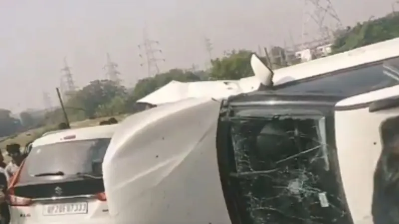 Two cars collided head-on in Prayagraj Uttar Pradesh killing three members family and injuring three others