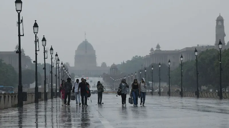 दिल्ली-NCR में बदला मौसम का मिजाज, आंधी के साथ हुई झमाझम बारिश, भीषण गर्मी से मिली राहत, Video