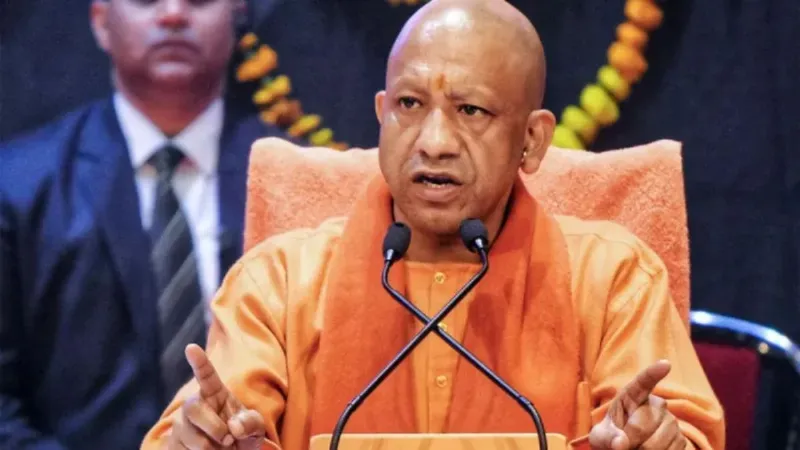 यूपी में बिजली कटौती पर बड़ा एक्शन, दो अधिकारी निलंबित; सीएम योगी करेंगे समीक्षा बैठक
