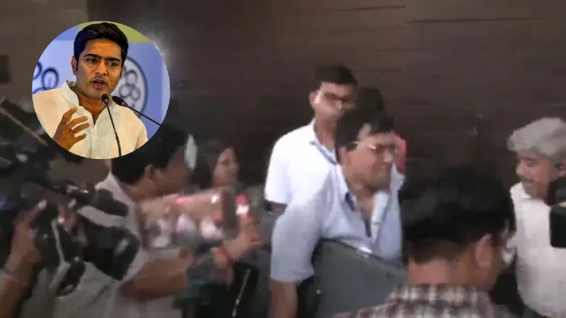 अभिषेक बनर्जी के घर पर अचानक क्यों पहुंची पुलिस? बाहर ले गई स्क्रीन ने बढ़ाई हलचल, जानें पूरा मामला