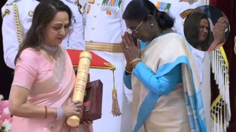 धर्मेंद्र को मरणोपरांत मिला पद्म विभूषण, हेमा मालिनी ने लिया सम्मान; बेटी ईशा हुईं भावुक