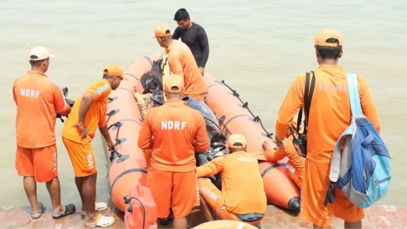 बिहार के समस्तीपुर में बड़ा हादसा, गंगा नदी में 14 लोगों से भरी नाव डूबी, अब तक 3 के शव मिले
