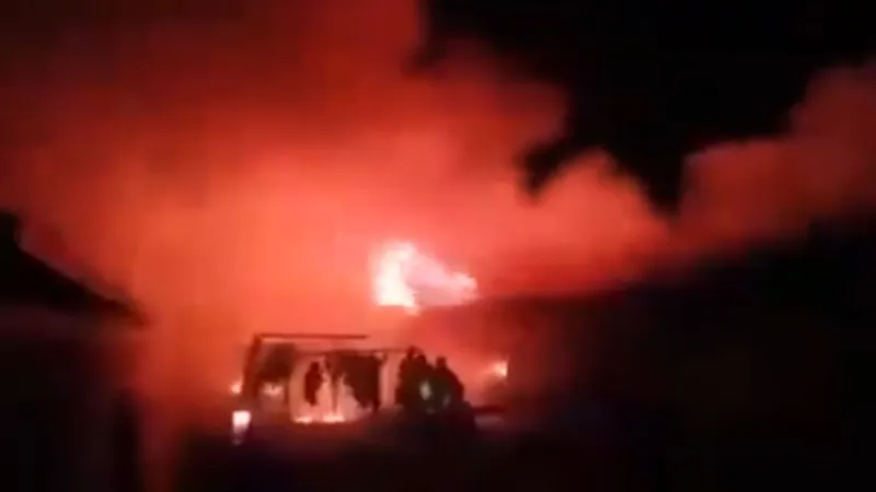 केन्या के गर्ल्स स्कूल में दर्दनाक हादसा, आग की चपेट में आईं छात्राएं; 16 की मौत, 70 से ज्यादा घायल