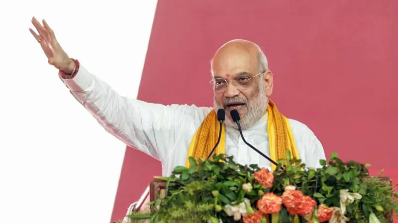 Bangladeshi Immigrants: 'बांग्लादेशी घुसपैठिए खुद से बंगाल छोड़ दें, नहीं तो...', अमित शाह ने दी चेतावनी!