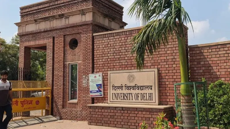 DU Recruitment 2026: दिल्ली यूनिवर्सिटी में नौकरी का सुनहरा मौका! 1 लाख रुपये तक सैलरी, पढ़ें डिटेल